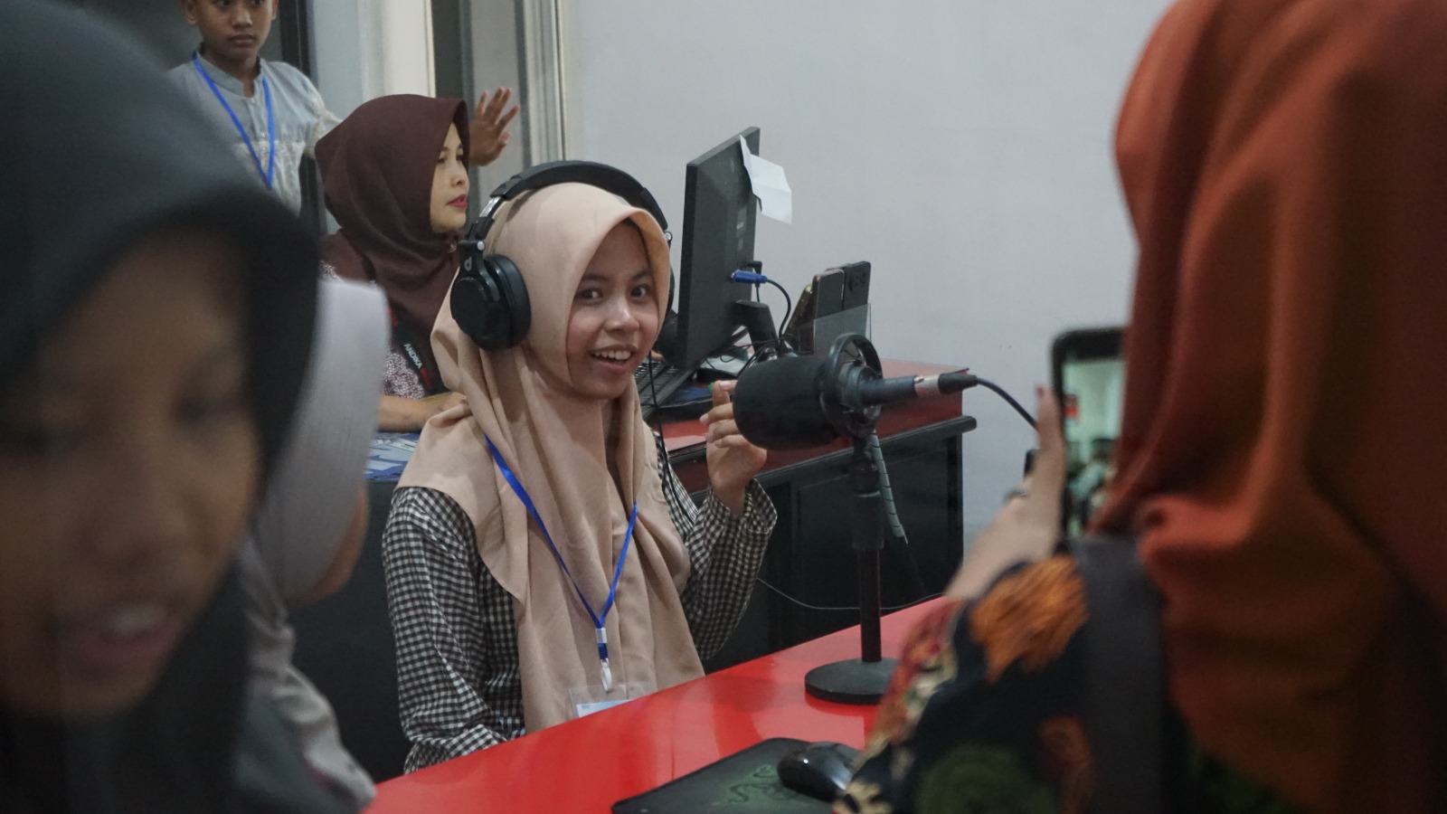 Puluhan Anak Yatim Belajar Siaran di Radio Andika Kediri
