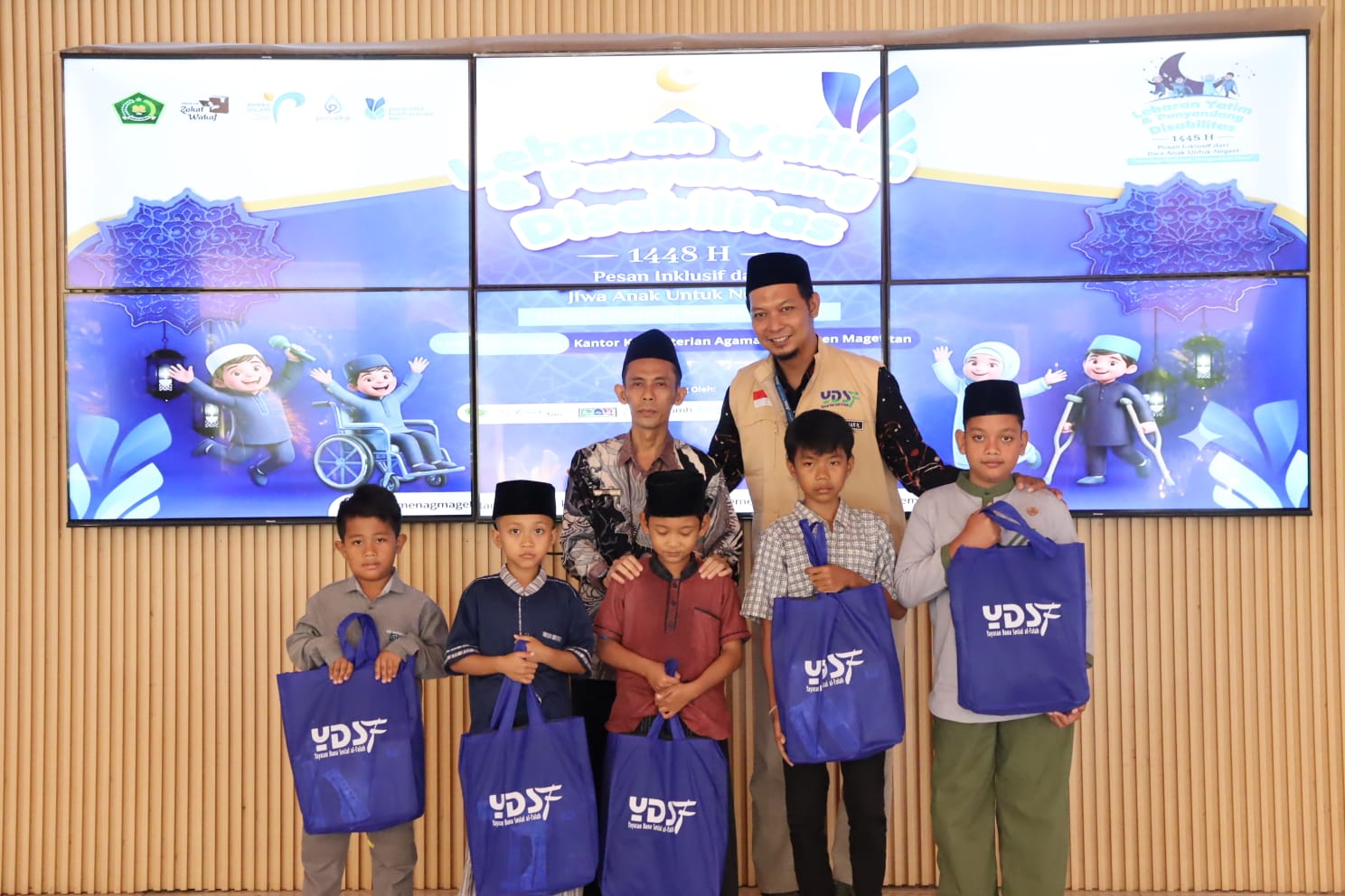 Salurkan Perlengkapan Sekolah untuk Anak Yatim dalam Program Peaceful Muharram