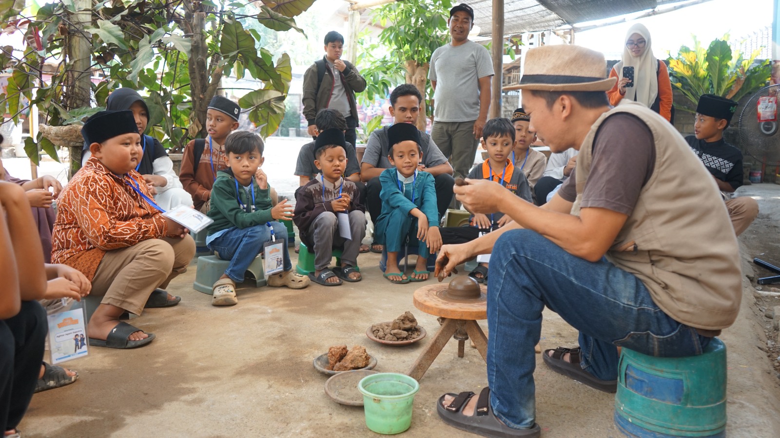 Berlibur Sambil Berkreasi Membuat Gerabah