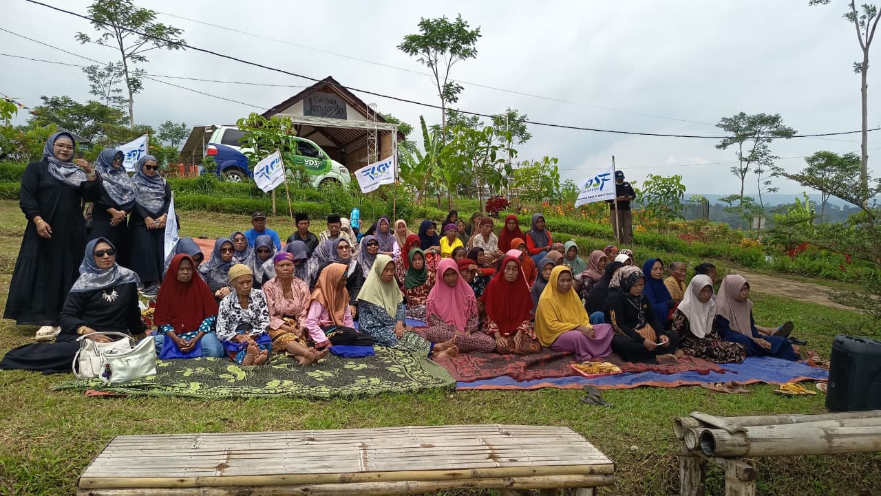 Jelang Ramadhan, YDSF Salurkan 600 Kg Kurma dan 170 Paket Sembako di Lumajang