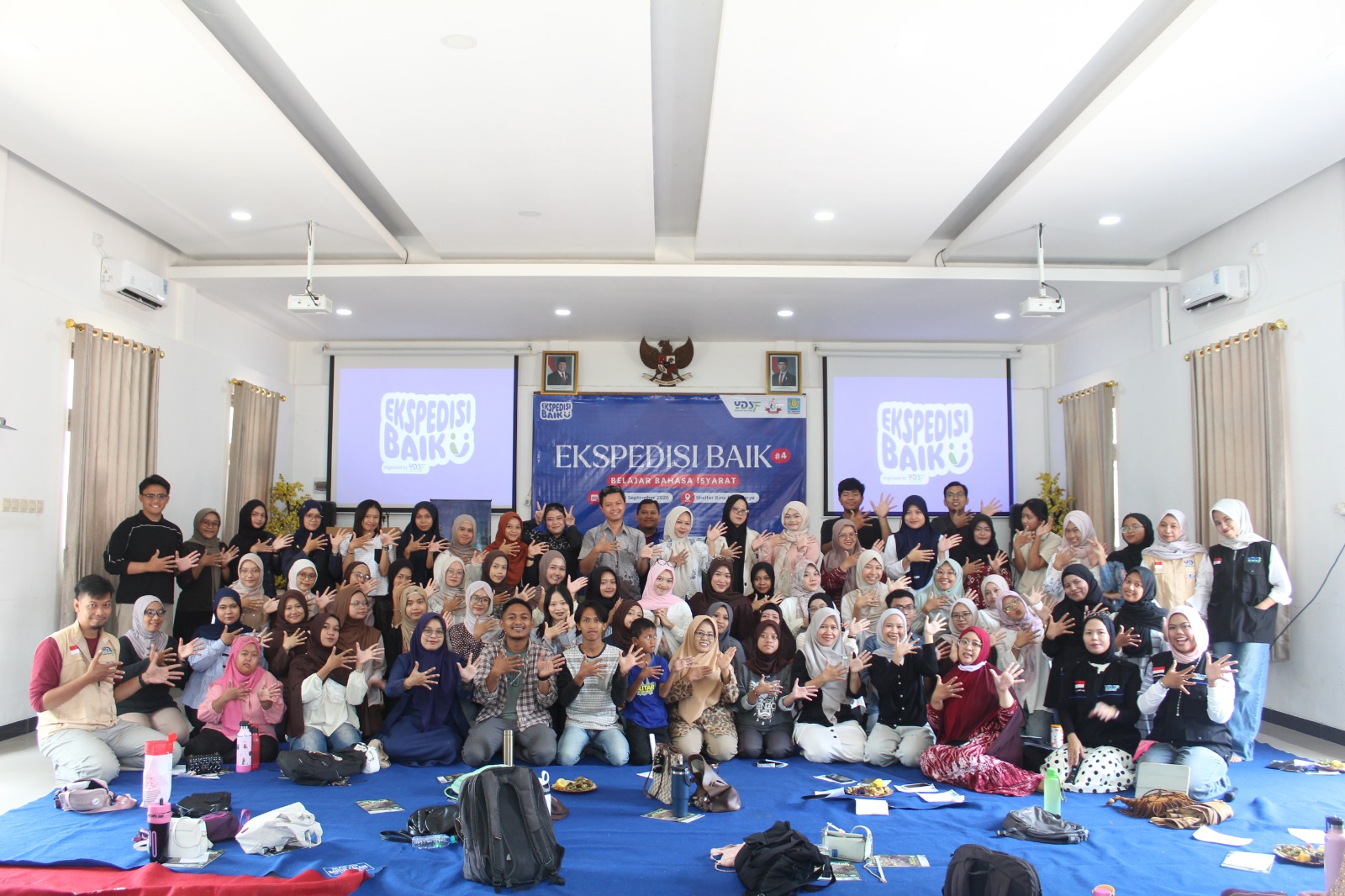 Berbagi dan Belajar Bahasa Isyarat Bersama Teman Difabel