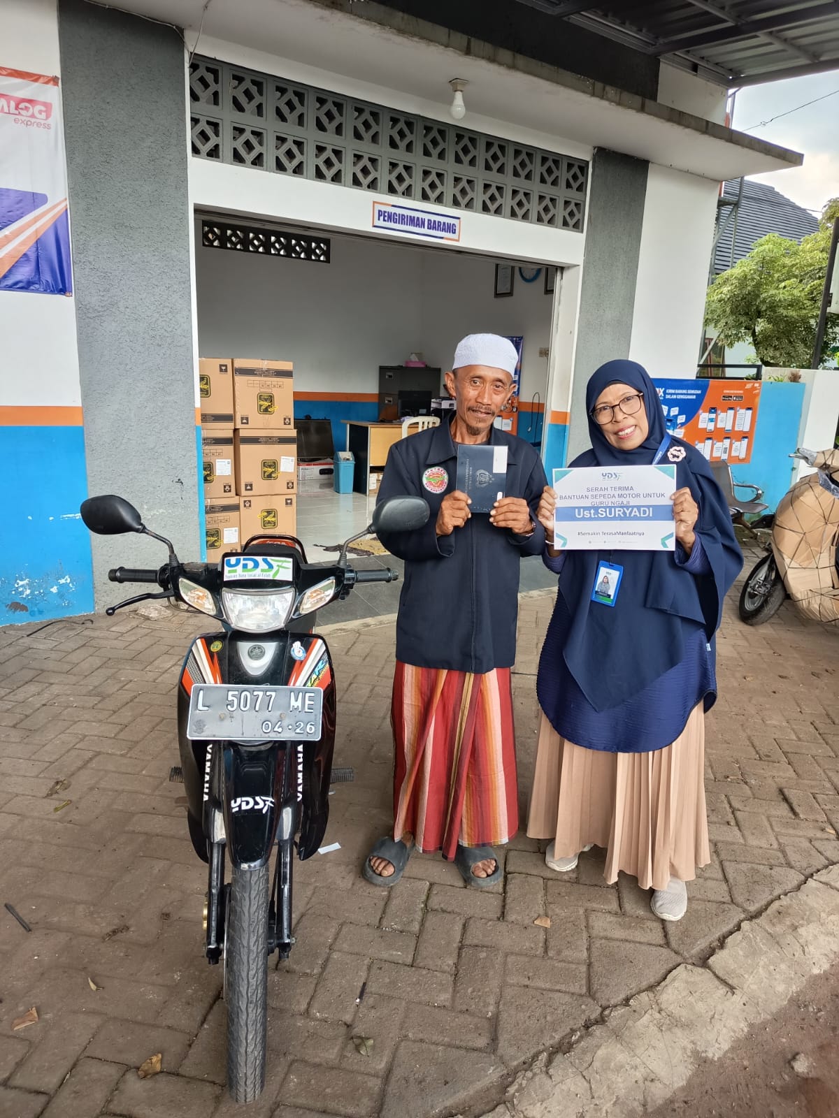 25 Tahun Mengabdi, Guru Al-Qur’an di Bondowoso Terima Bantuan Sepeda Motor