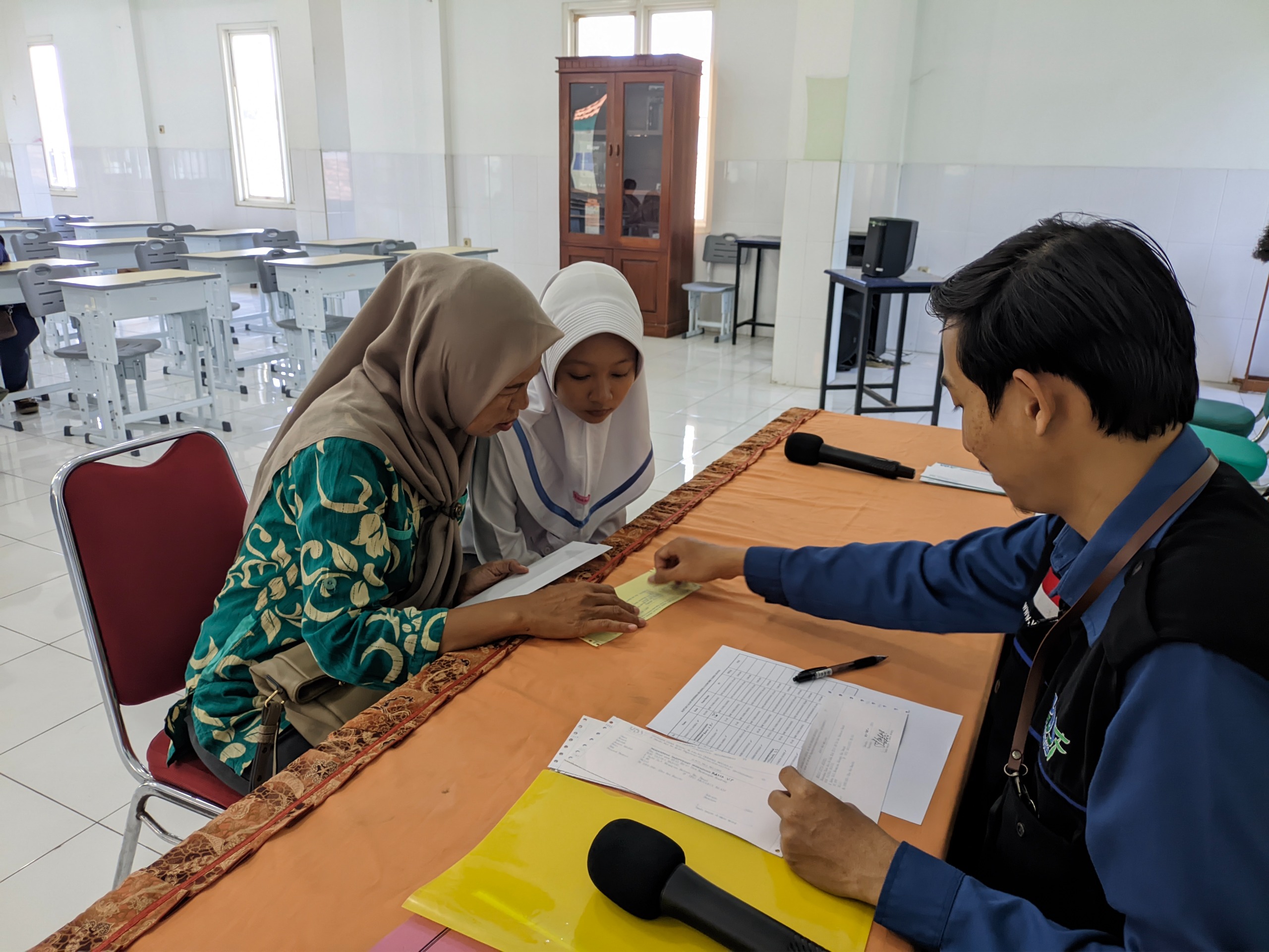 Beasiswa Jadi Penyemangat Belajar Anak Yatim di Bangil