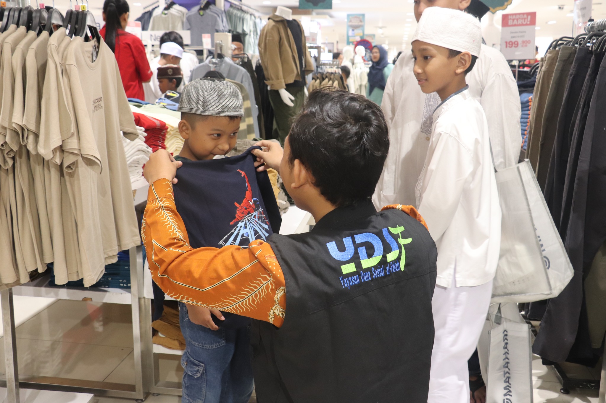 Kolaborasi YDSF dan Matahari Ajak Anak Yatim Belanja Gratis