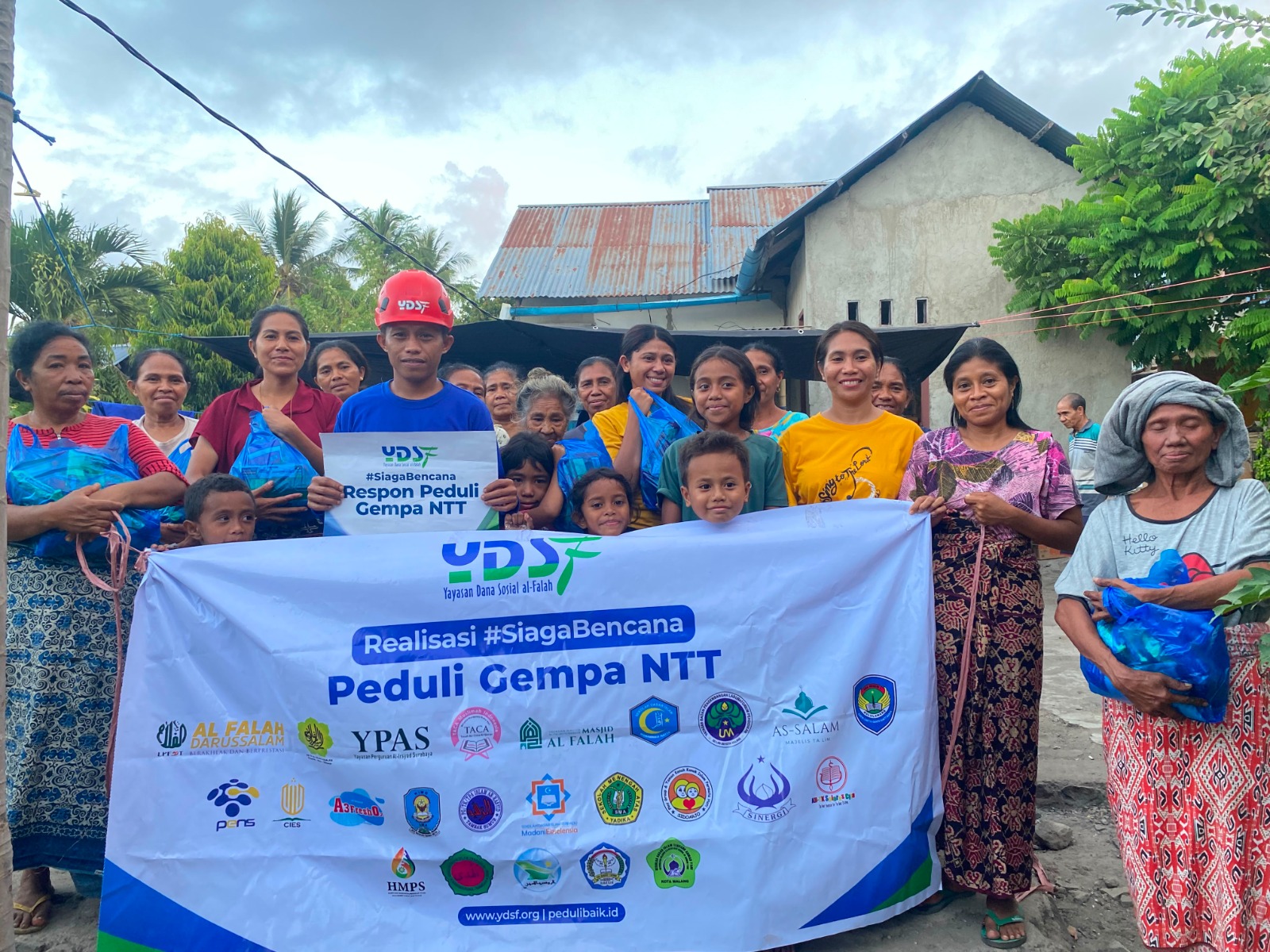 Distribusi Bantuan Korban Gempa Berlanjut ke Pulau Palue NTT