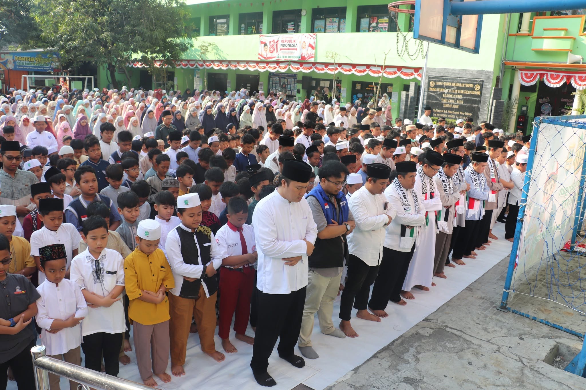 YDSF & Ribuan Siswa Gelar Shalat Ghaib untuk Korban Bencana